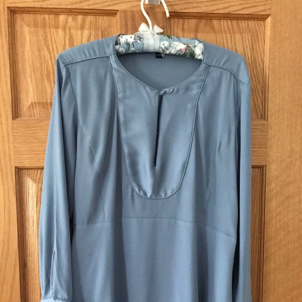 Ann Taylor long sleeved blouse in slate blue